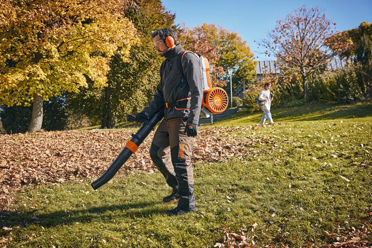 Dmuchawa Stihl BGA 300 w użytku