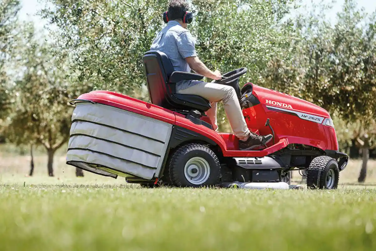 Jak wybrać traktor ogrodowy? Który warto kupić?