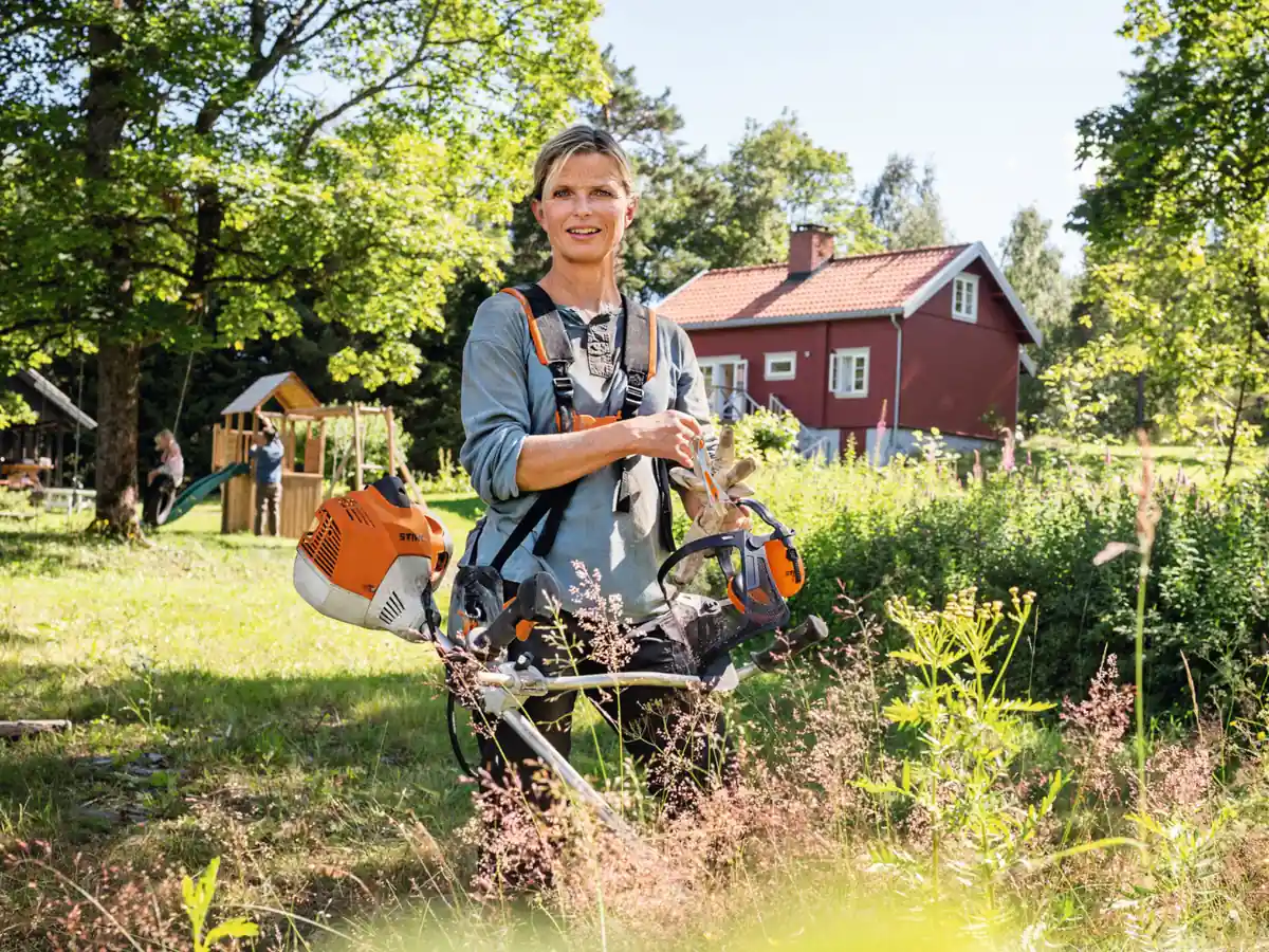 Kiedy warto pomyśleć o kosach i podkaszarkach?