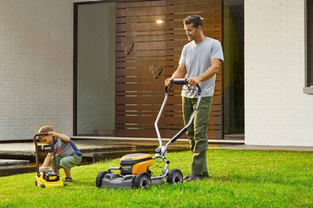 Kosiarka dla Dzieci: Zabawka do Ogrodu i Kosiarka z Koszem