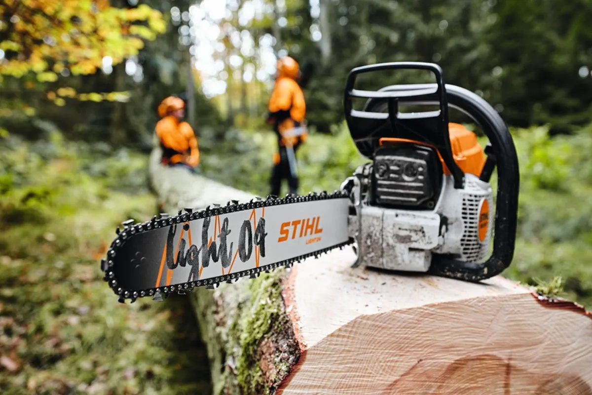 Pilarki łańcuchowe – jak wybrać, używać i dbać o sprzęt do cięcia