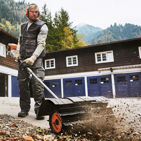 STIHL KombiSystem KW-KM walec zamiatający - ergonomia i łatwość obsługi