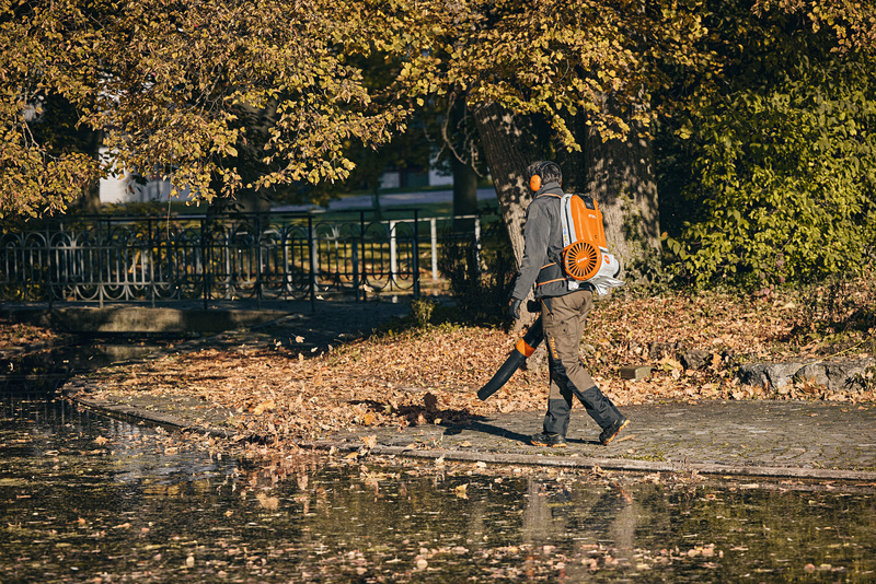 STIHL BGA 300 – dmuchawa plecakowa akumulatorowa, 26 N, 86 m/s