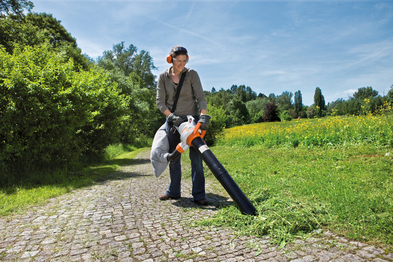 STIHL Odkurzacz elektryczny ogrodowy  SHE 81 Moc 1,4 kWPoj. worka 45L