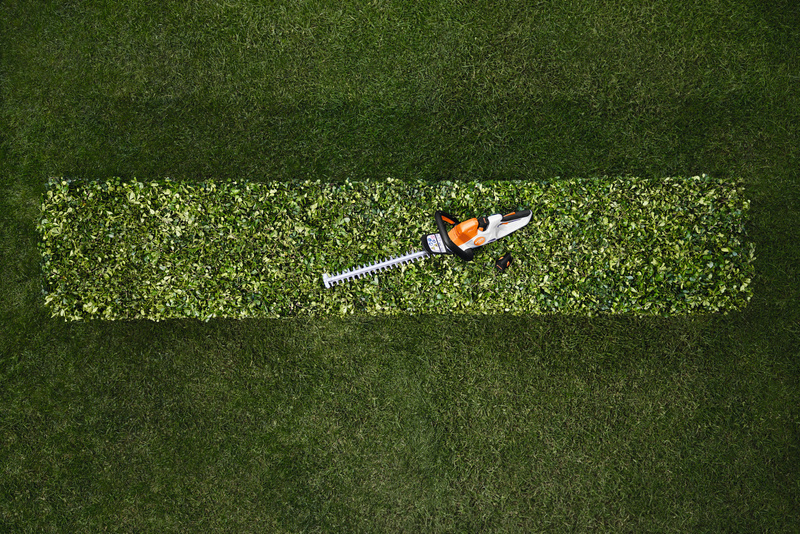 Stihl Nożyce akumulatorowe HSA 40 [10 V] Ciężar 2,1 kg, listwa tnąca o dł. 50 cm