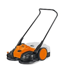 Stihl Zamiatarka akumulatorowa KGA 770 z systemem AP. Szer. robocza 77 cm, Poj. zbiornika 50L