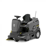 Karcher KM 90/60 R Bp - zamiatarka z fotelem akumulatorowa