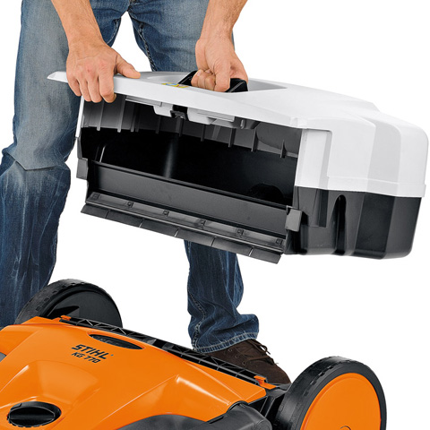 Stihl Zamiaratka ręczna KG 770 Szer. robocza 77 cm, Poj. zbiornika 50L