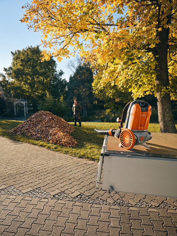 STIHL BGA 300, Dmuchawa bez akumulatora i ładowarki