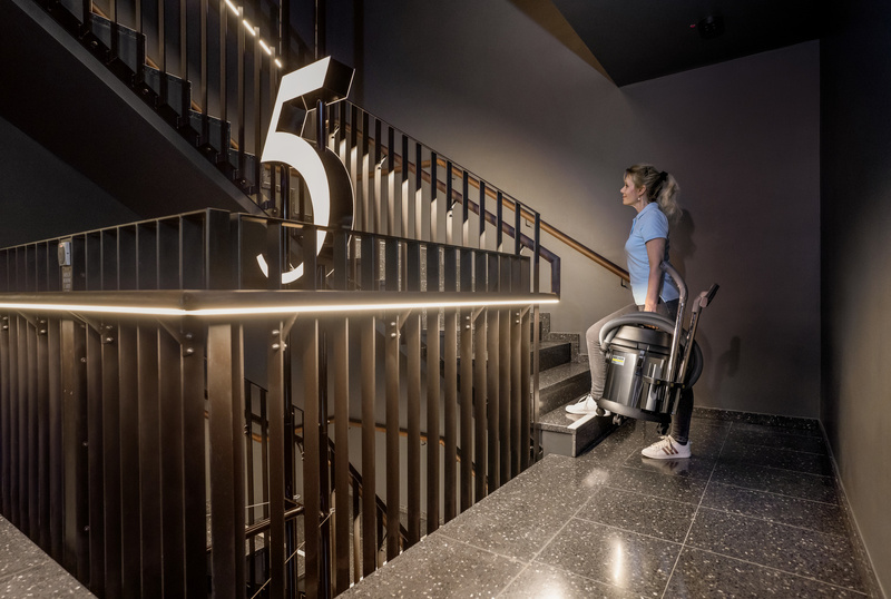 ODKURZACZ UNIWERSALNY 1380W NT 27/1 Me KARCHER