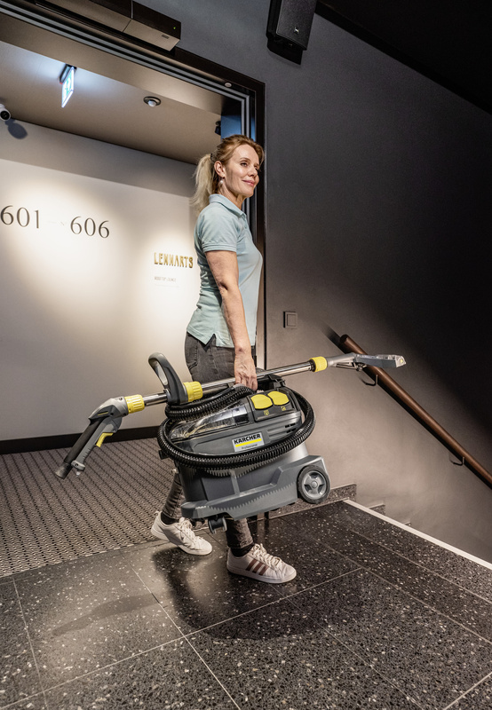 Karcher Puzzi 8/1 Adv - odkurzacz piorący