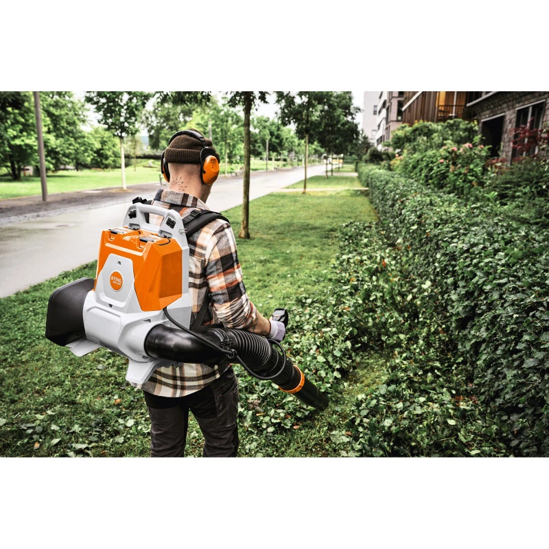 STIHL BRA 280 B – akumulatorowa dmuchawa plecakowa 26 N (bez akumulatora i ładowarki)