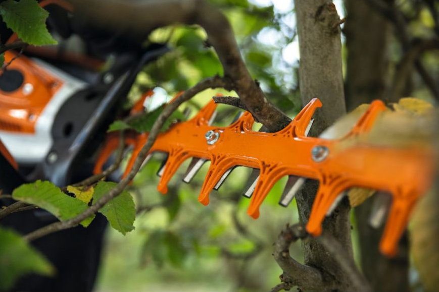 Stihl Nożyce akumulatorowe do żywopłotów HSA 130 T - bezpieczeństwo i trwałość