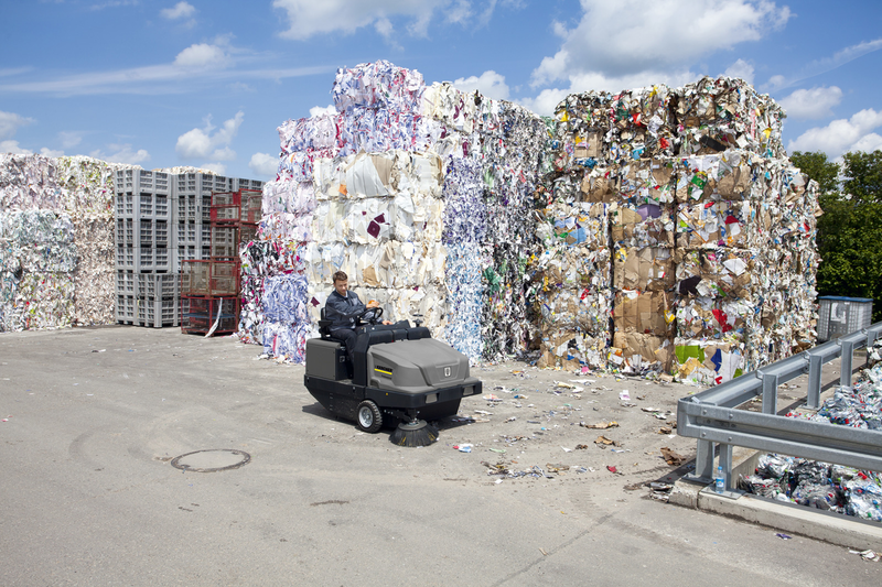 Karcher KM 130/300 R LPG - zamiatarka z trakcją (LPG)