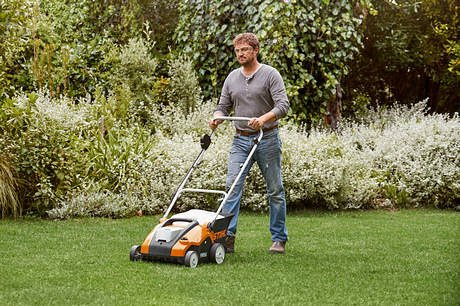 STIHL RLA 240 – wertykulator akumulatorowy, 34 cm, kosz 50L - ZESTAW 