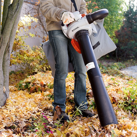 Stihl odkurzacz ręczny spalinowy SH 56 [Moc 1 KM] - ergonomiczna konstrukcja
