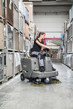 Karcher Zestaw zamiatarka z fotelem KM 85/50 R Bp + Akumulatory i prostownik