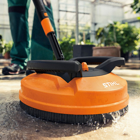 STIHL RA 110 do czyszczenia dużych powierzchni - komfort użytkowania i efektywność
