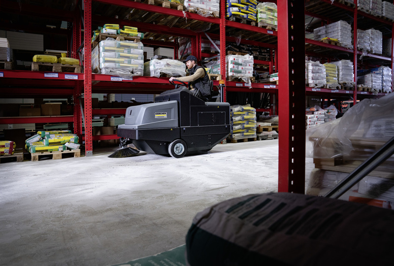 Karcher KM 105/180 R Bp Classic - zamiatarka z trakcją akumulatorowa