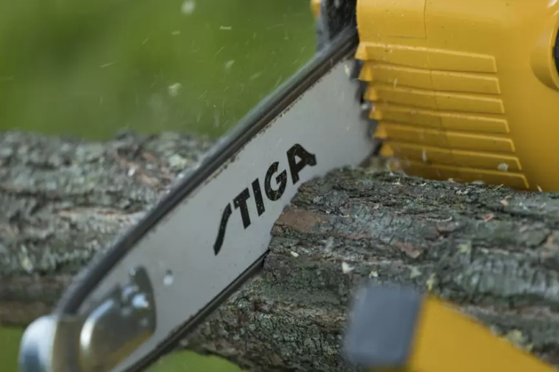 STIGA CS 100e – pilarka akumulatorowa, zestaw