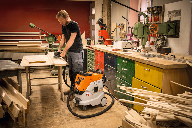 STIHL SE 133 ME – odkurzacz przemysłowy, klasa M, 1,4 kW