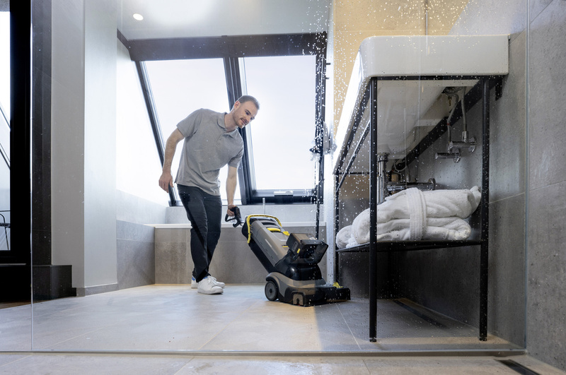 Karcher BR 30/4 C Bp Pack - szorowarka kompaktowa akumulatorowa