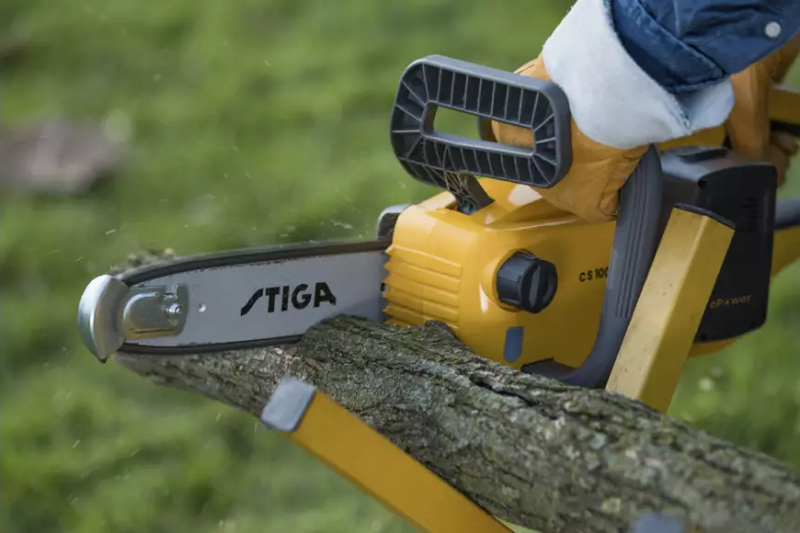 STIGA CS 100e – pilarka akumulatorowa, zestaw