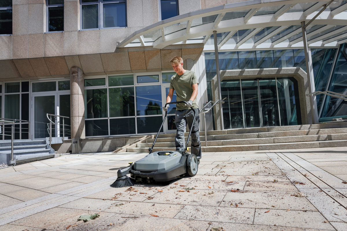 KARCHER Zamiatarka KM 70/20 C - skuteczność w walce z kurzem