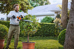 Stihl Nożyce akumulatorowe HSA 40 [10 V] Ciężar 2,1 kg, listwa tnąca o dł. 50 cm
