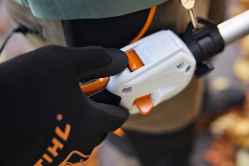 STIHL KMA 120 R – KombiMotor akumulatorowy