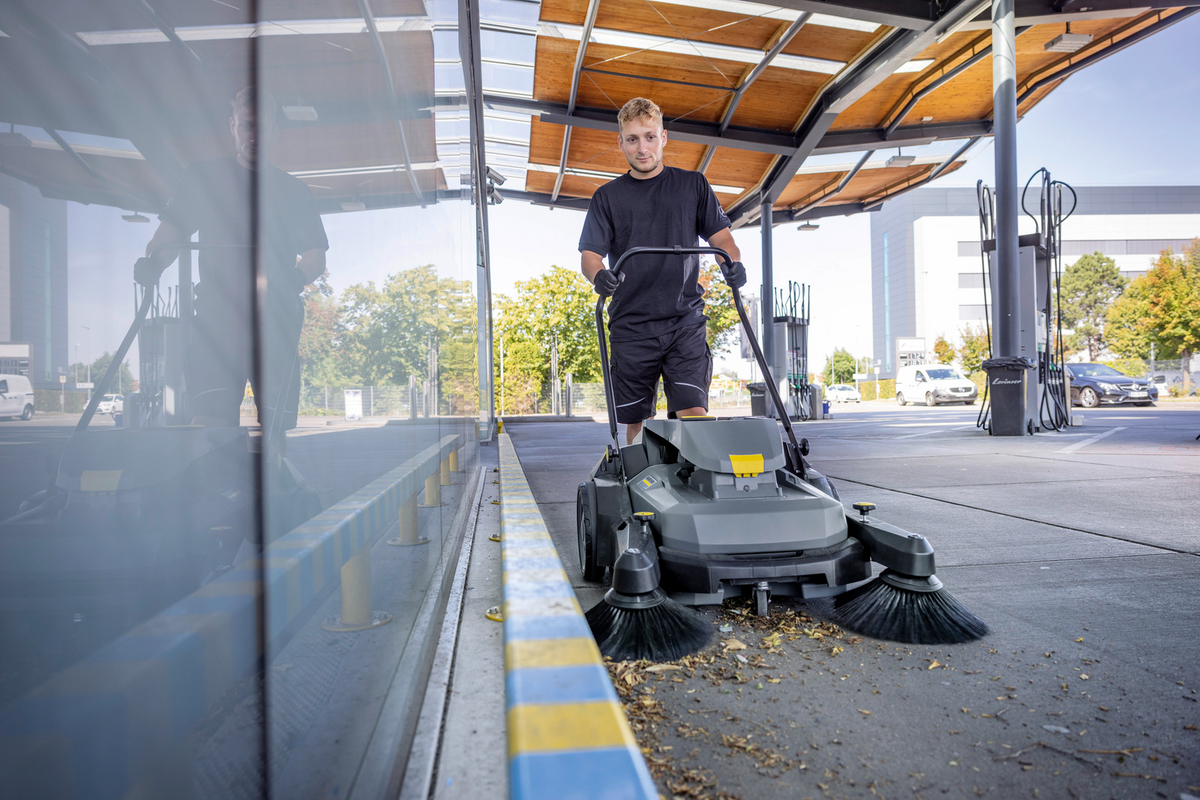 KARCHER Zamiatarka KM 70/25 C BP 2SB - komfort użytkowania