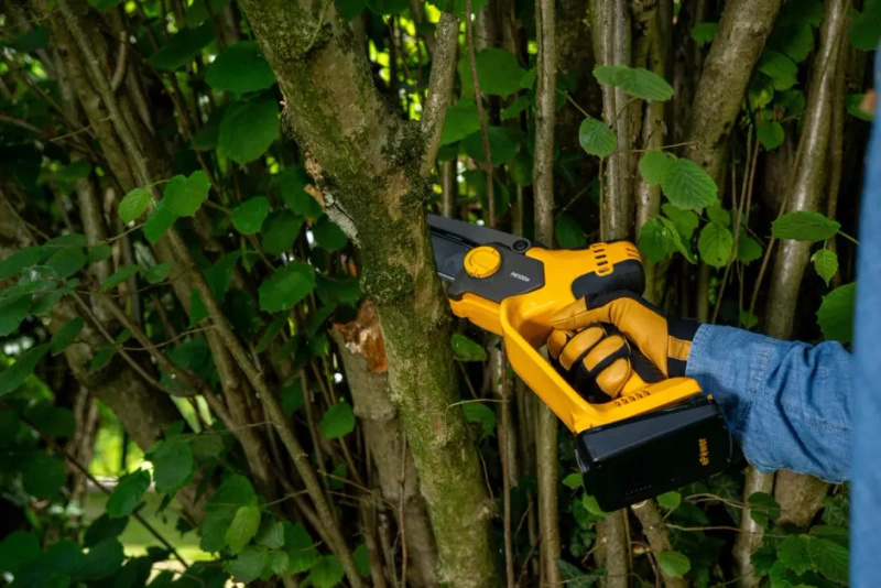 STIGA PR 100E - pilarka akumulatorowa, zestaw