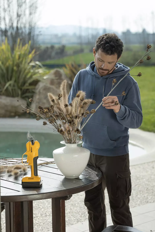 STIGA SC 100e – sekator akumulatorowy, zestaw