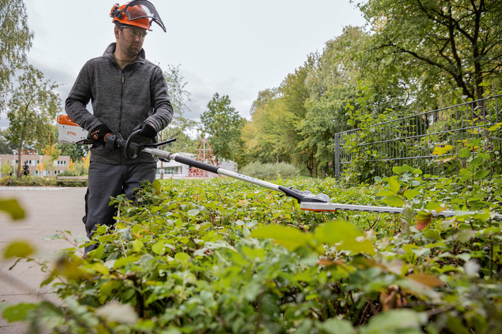 Stihl Kombimotor akumulatorowy KMA 135 R [36 V] z systemem AP. Jednostka napędowa.
