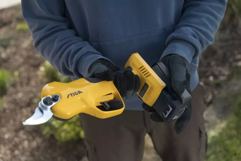 STIGA SC 100e – sekator akumulatorowy, zestaw