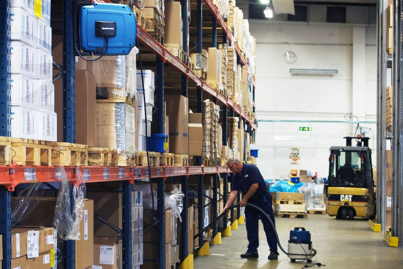 Zwijacz przewodu elektrycznego C30 Nederman 17m H07RN-F z gniazdem Euro