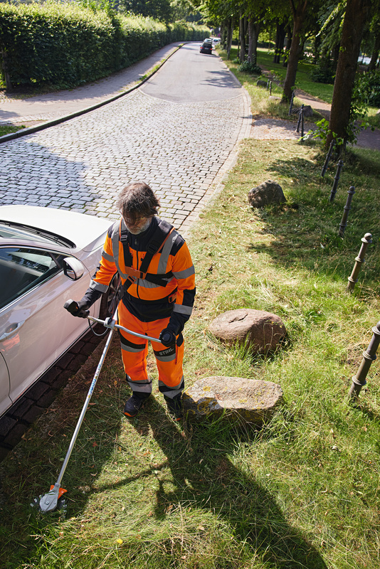 STIHL RGA 140 – profesjonalna kosa akumulatorowa z nożycami obrotowymi 230 mm, System AP