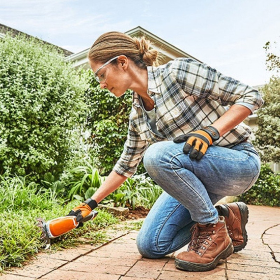 STIHL Nożyce do krzewów HSA 26 (Akumulator + Ładowarka) Zestaw z rozpuszczalnikiem do żywic