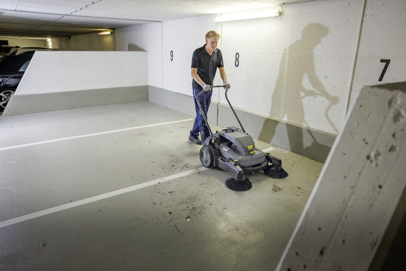KARCHER 70/30 C BP 2SB - Zamiatarka  skumulatorowa (wersja bez akumulatora i ładowarki)