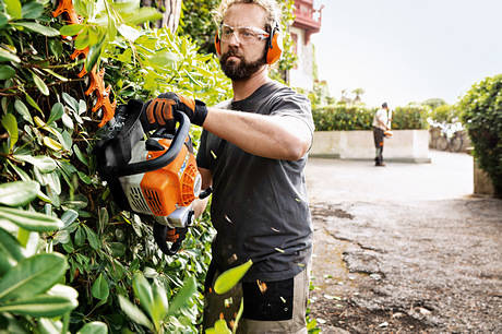 Stihl nożyce do żywopłotów HS 82 T - bezpieczeństwo i trwałość na pierwszym miejscu