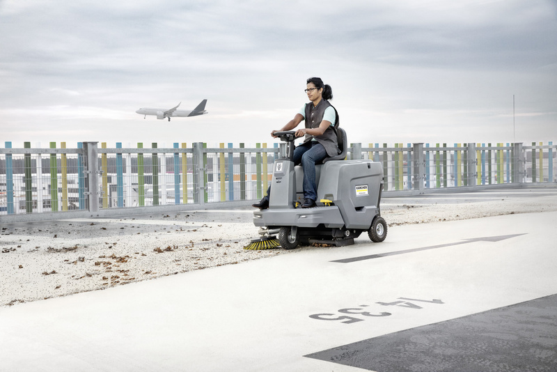 Karcher KM 85/50 R Bp Pack 80Ah Li+FC - zamiatarka z trakcją akumulatorowa