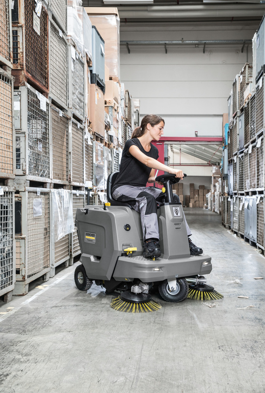 Karcher KM 85/50 R Bp - zamiatarka z fotelem akumulatorowa