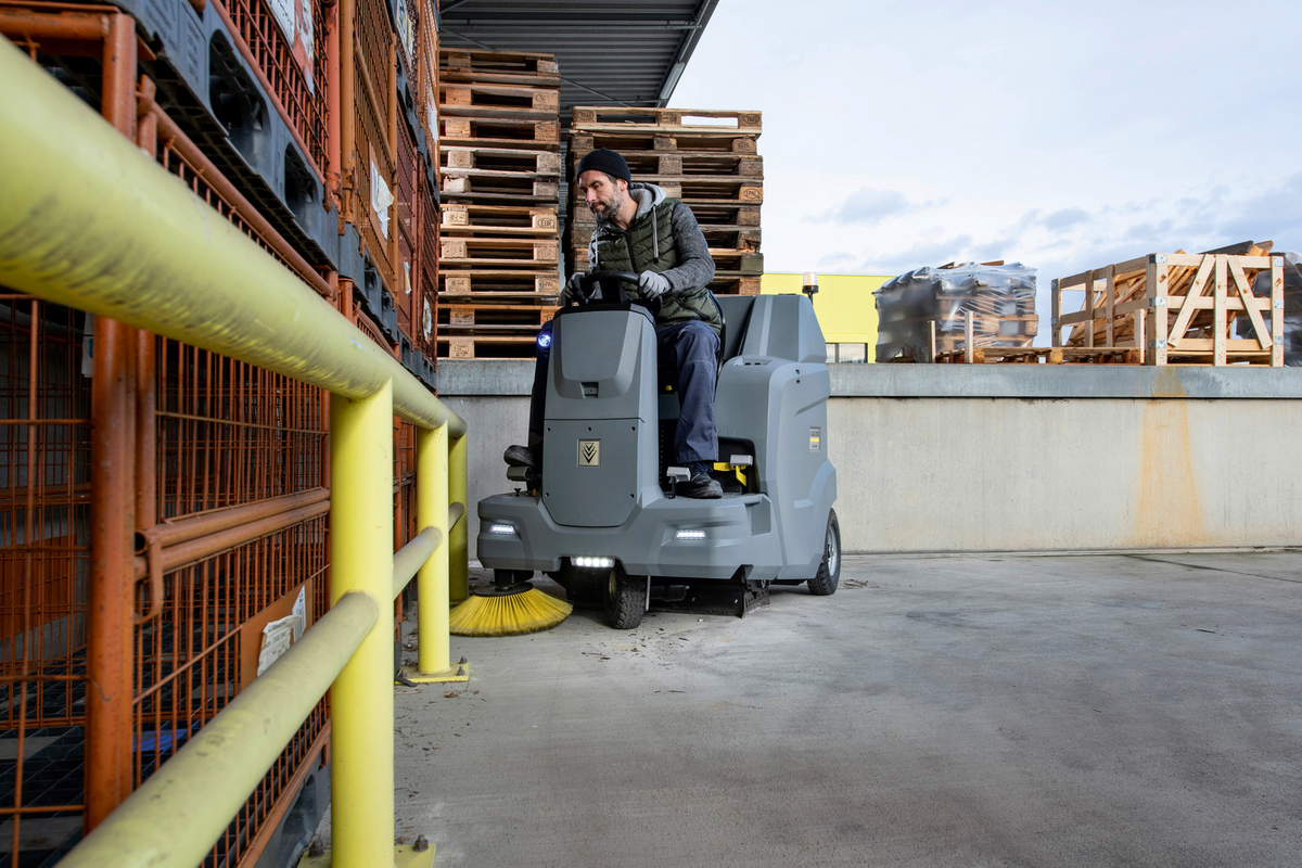 KARCHER Zamiatarka z trakcją KM 100/120 R Bp - innowacyjne technologie