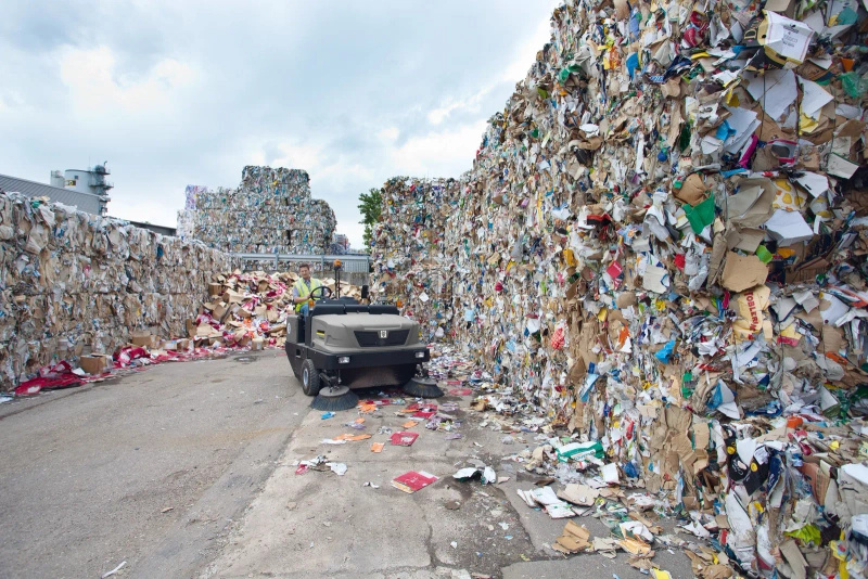 Karcher KM 170/600 R D Classic - zamiatarka z trakcją (diesel)