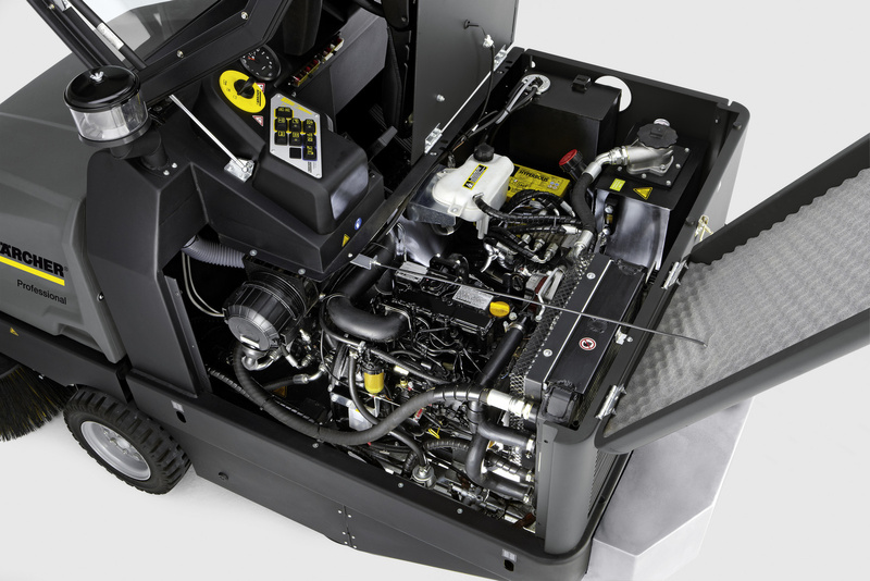 Karcher KM 130/300 R D - zamiatarka przemysłowa z fotelem (diesel)