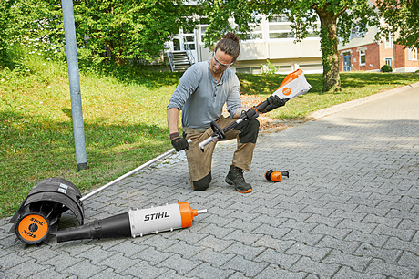 STIHL KMA 135 R – KombiMotor + podkrzesywarka