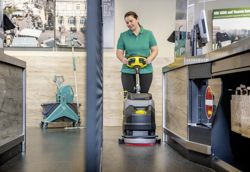 Karcher BD 35/15 C Classic Bp Pack - szorowarka kompaktowa akumulatorowa