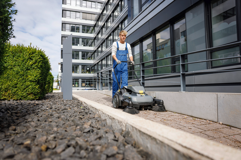 KARCHER 70/30 C BP 2SB - Zamiatarka  skumulatorowa (wersja bez akumulatora i ładowarki)