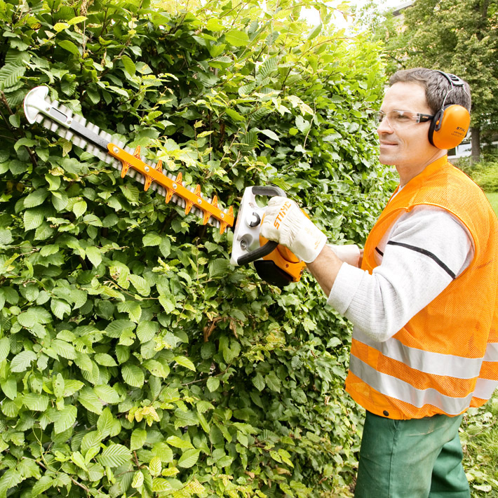 Stihl nożyce do żywopłotów HS 56 C-E - bezpieczeństwo i łatwość użytkowania