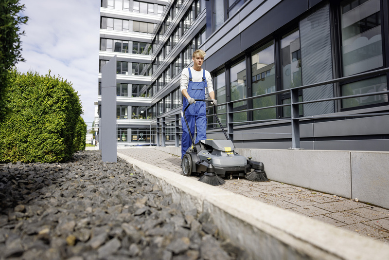 KARCHER 70/30 C BP 2SB - Zamiatarka  skumulatorowa (wersja bez akumulatora i ładowarki)
